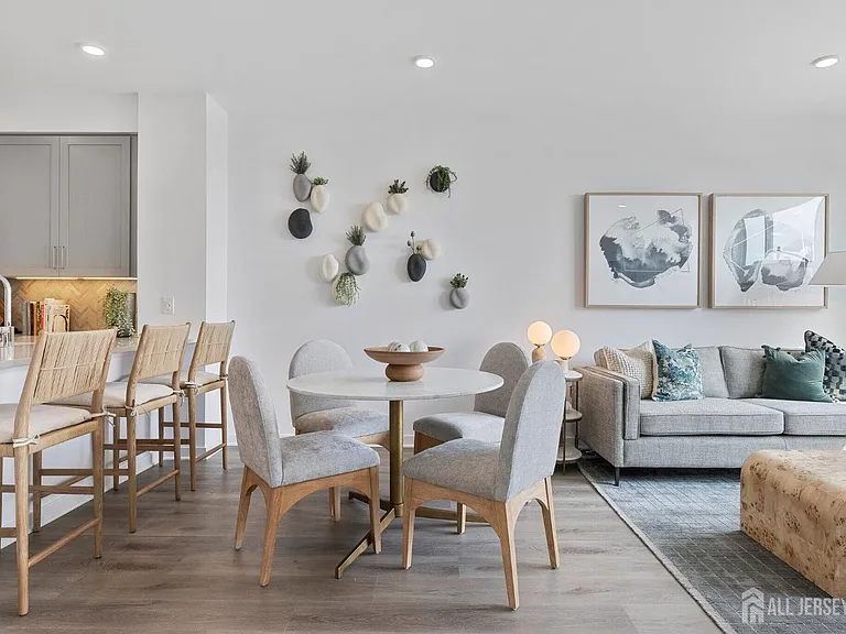 200 Schindler Dr — Photo 2