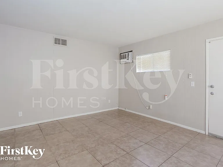 1701 Sweeney Ave — Photo 3