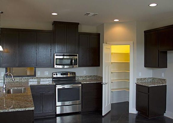 4th image of 305 Twin Creek Cir