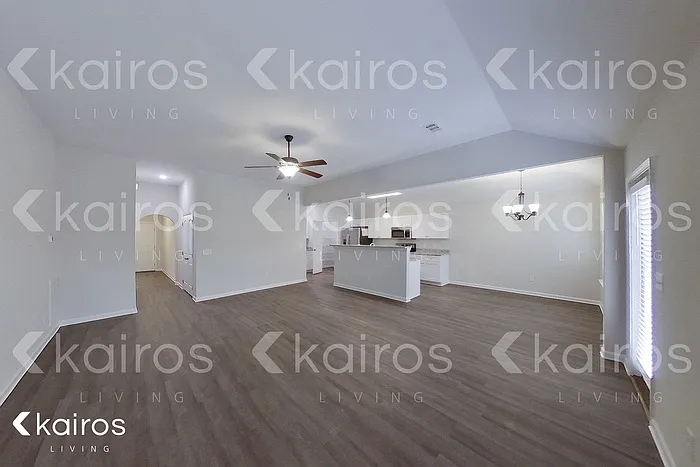 820 Heather Dr — Photo 3