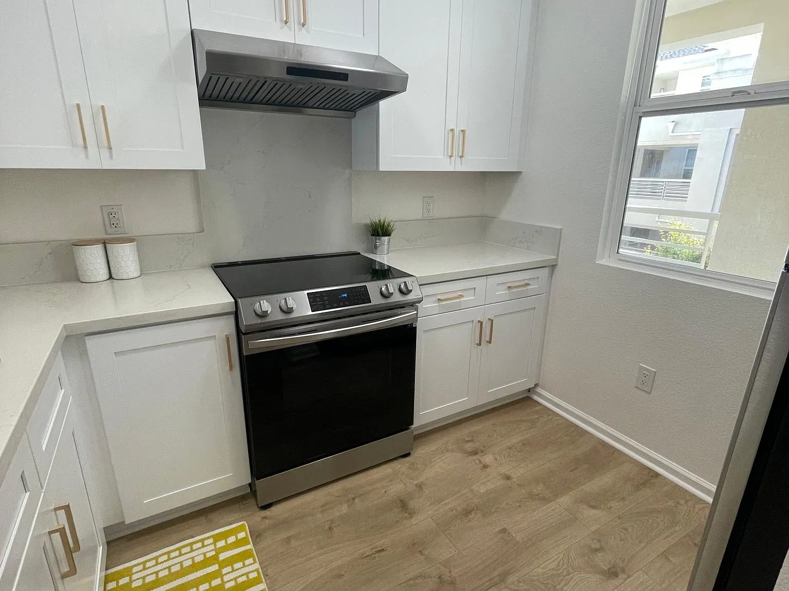 2 bed, 1063 sqft, $4,400 — Photo 1