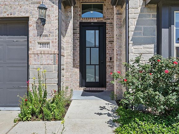 2nd image of 2801 Rosewood Way