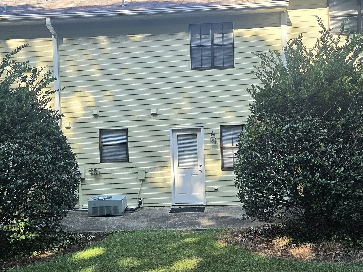 2 bed, 1.5 bath, 1240 sqft, $1,475 — Photo 3