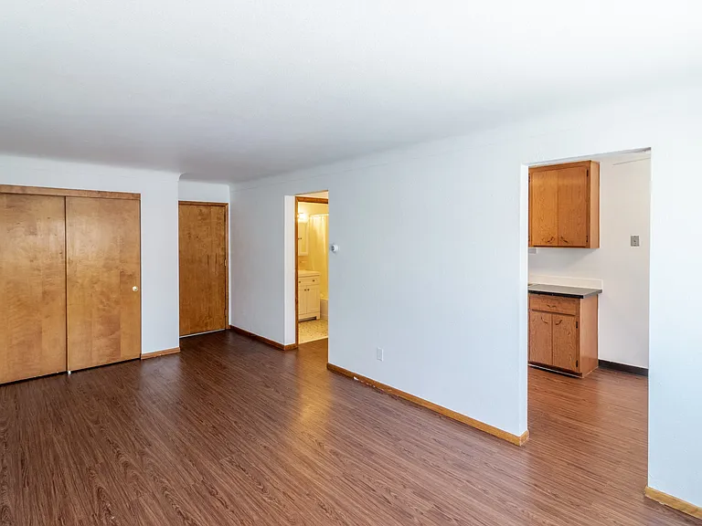 Carroll Court Apartments — Photo 24