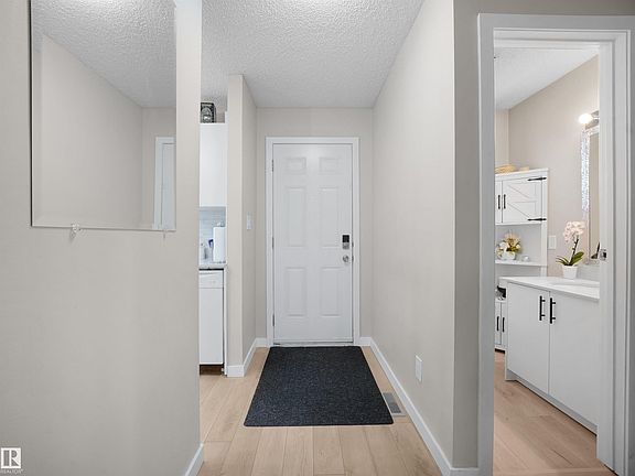 4th image of 575 Dunluce Rd NW