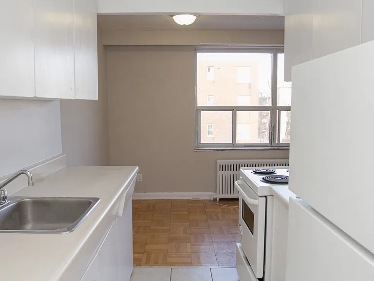 65 Windermere Ave — Photo 6
