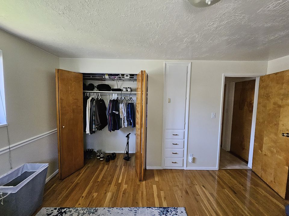 1st image of 1230 E Manor Cir