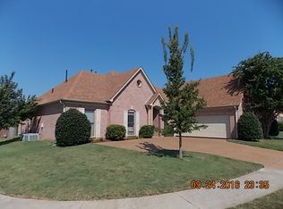 1083 Links View Ln E, Cordova, TN 38018