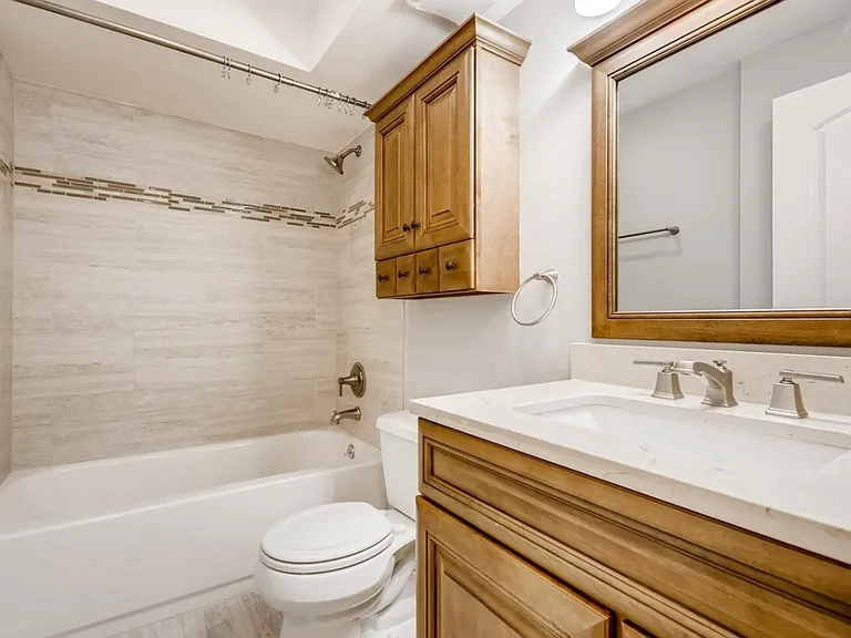 8428 W Catalpa Ave #301 — Photo 20