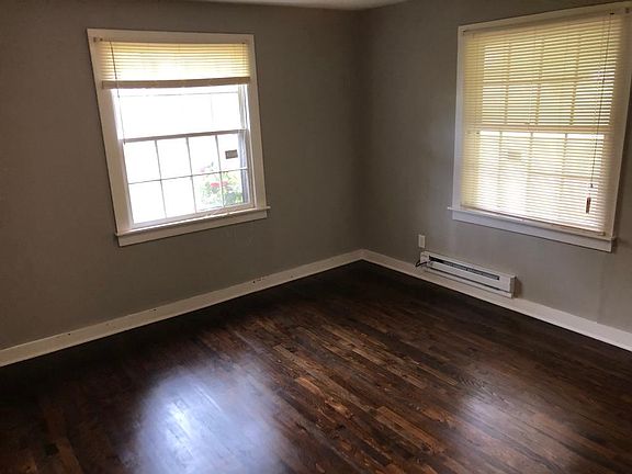 3rd image of 401 Idlewild Ave