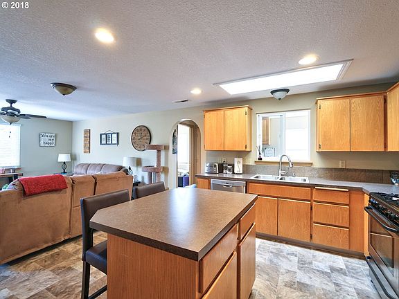 5th image of 9303 NE 136th Ave