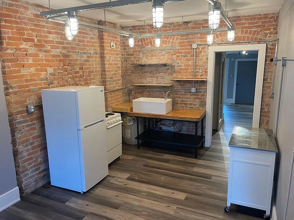 Studio Kitchen w/open shelves