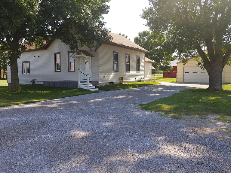 130 S Teller Ave — Photo 3