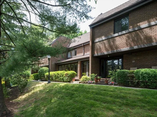 23 Acorn Ponds Drive #23, Roslyn, NY 11576