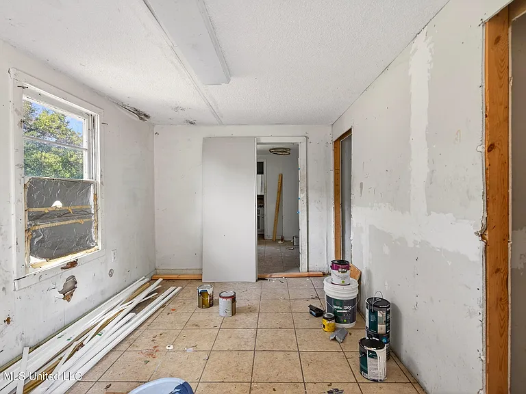 612 N Wright Ave — Photo 29