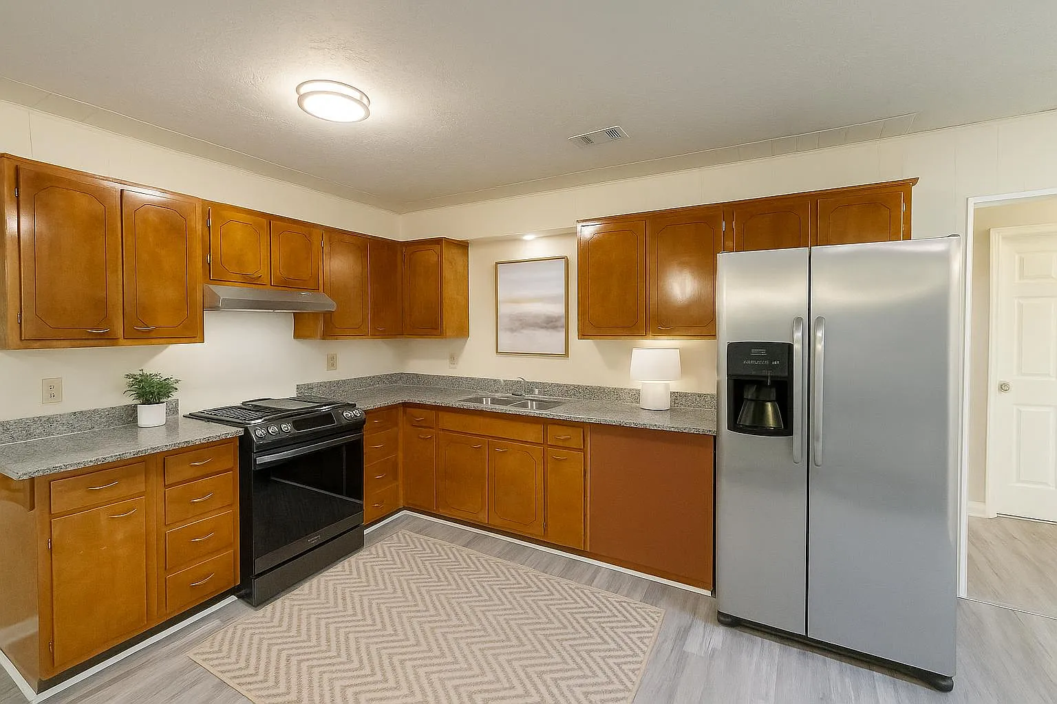 4 bed, 4.0 bath, 2099 sqft, $637 — Photo 2