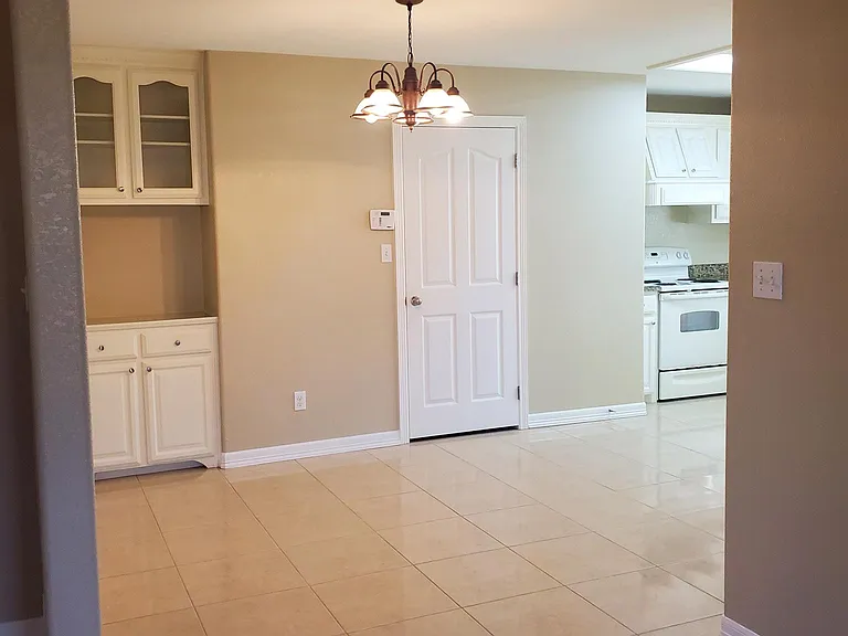 1924 Treasure Oaks Dr — Photo 7