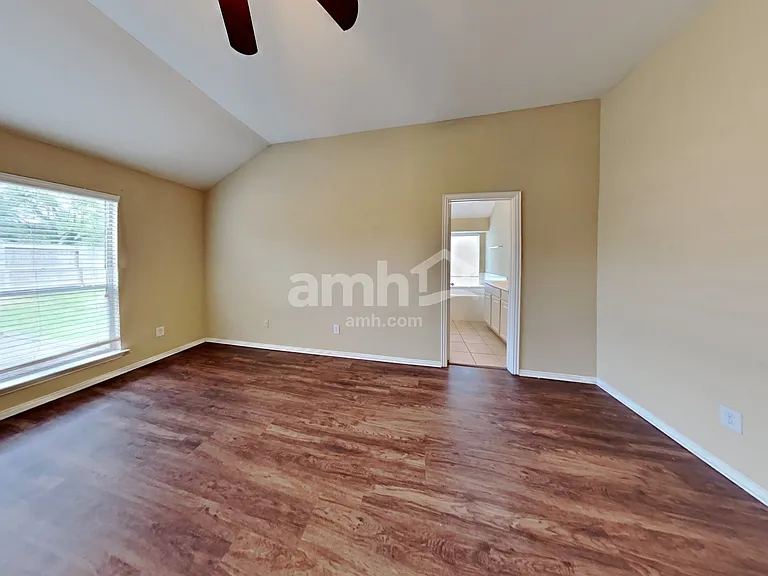 2918 Meridian Bay Ln — Photo 11