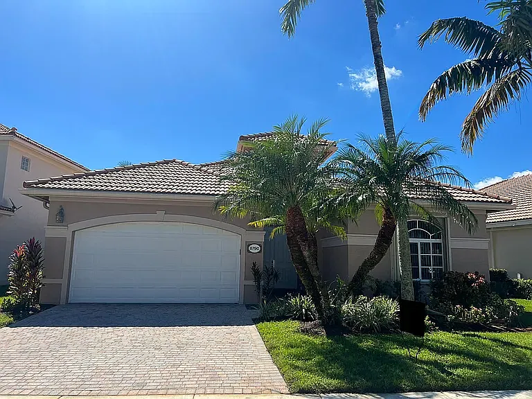 8790 S San Andros