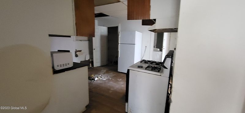 5th image of 32 2nd Avenue