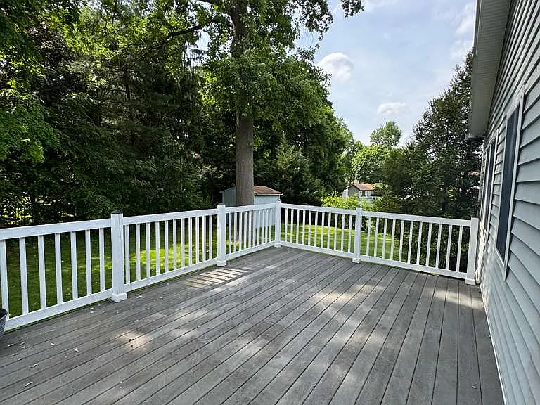 East Ave — Photo 21