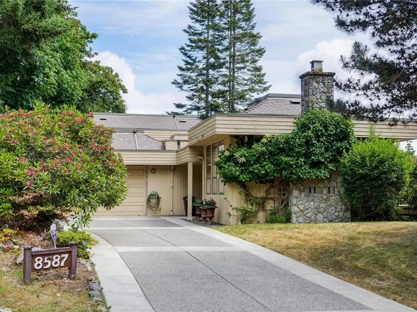 8587 Sansum Park Dr, North Saanich, BC V8L 4W8