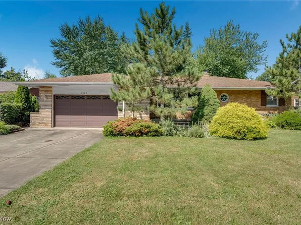 1848 Dunellon Dr, Lyndhurst, OH 44124