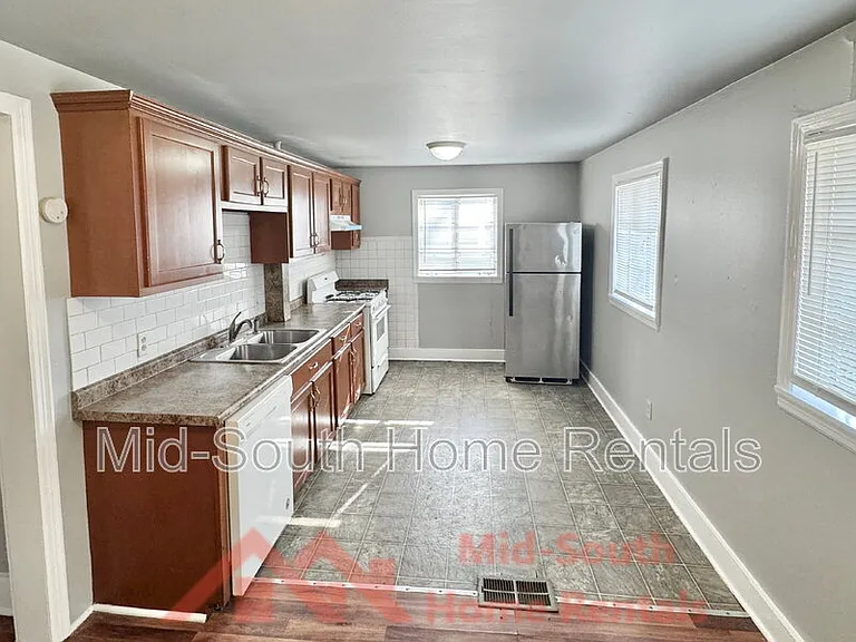 1515 Madison Ave #4 — Photo 6