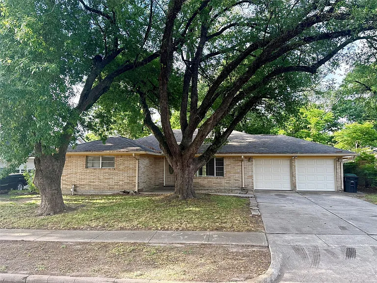 7868 Broadview Dr — Photo 3