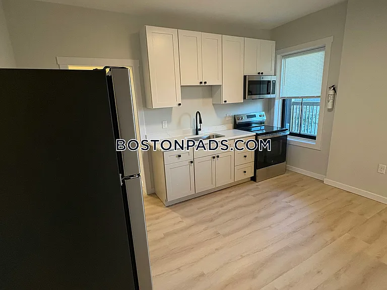 28 Woodland St #3 — Photo 11