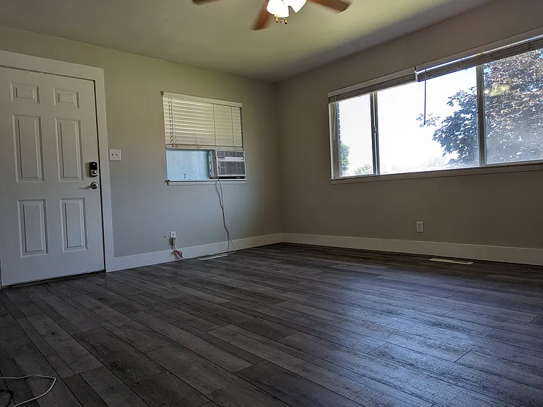 1089 W 300 N — Photo 3