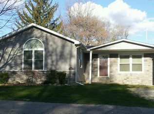 307 Cherry St, Almont, MI 48003