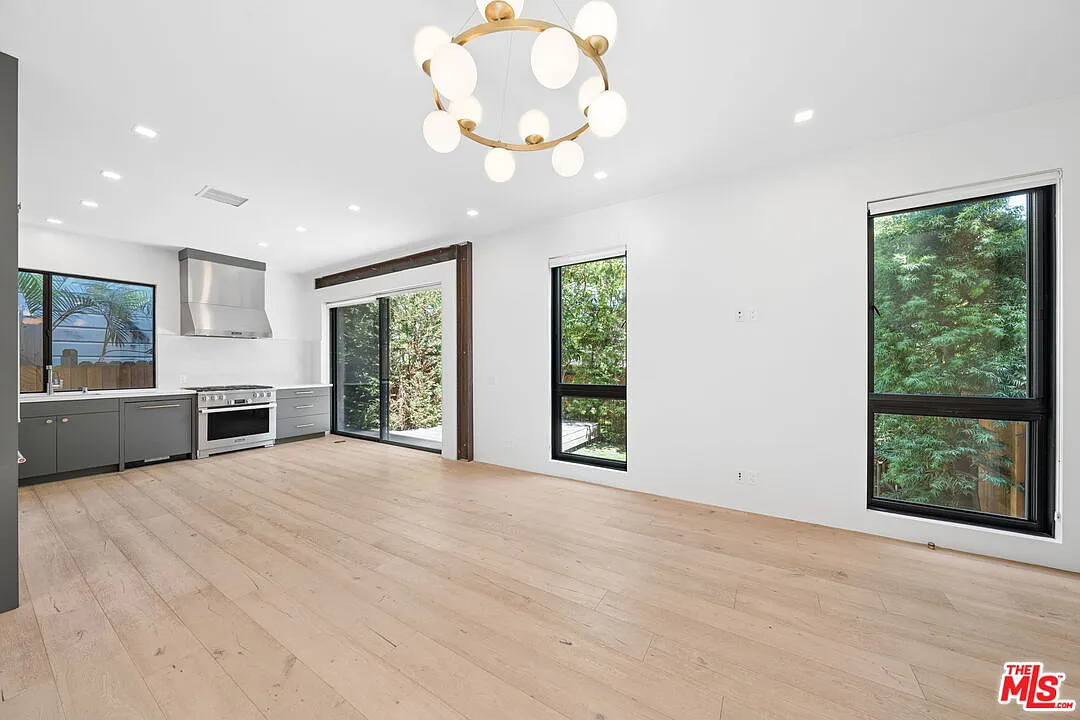 2 bed, 2.0 bath, 1793 sqft, $9,250 — Photo 3