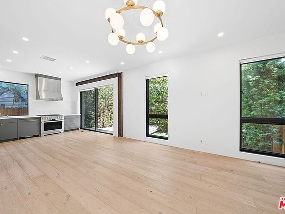 3rd image of 633 Palms Blvd