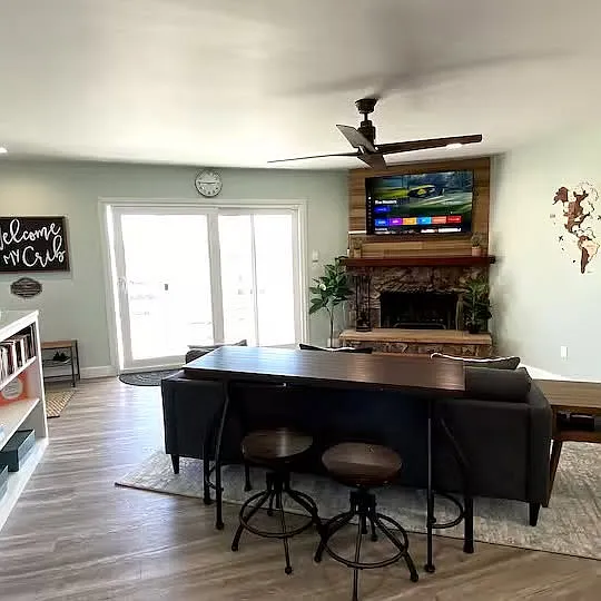 3 bed, 1350 sqft, $3,950 — Photo 2