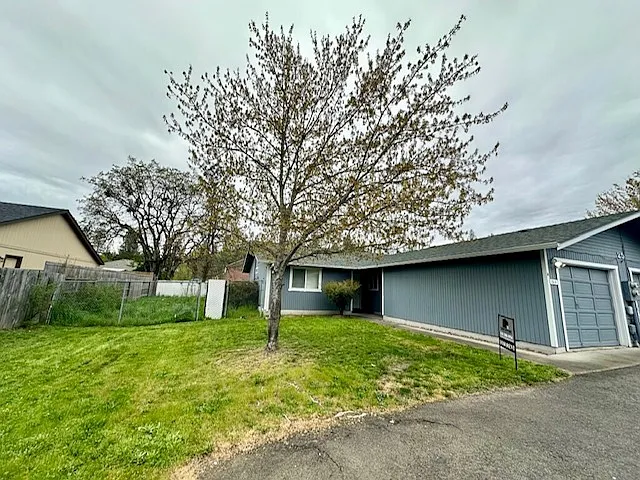 Building Photo - 25 Sowell Ct #A