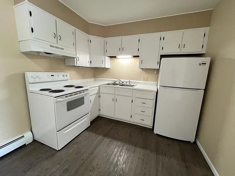 235 W 1st St — Photo 6