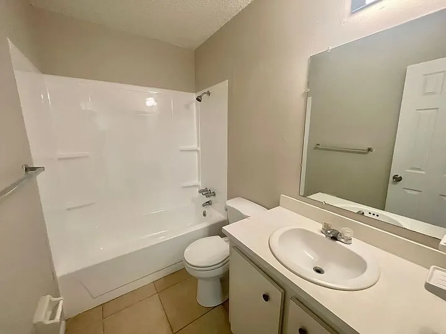 Two bedroom two bath - Goodyear Apartments — Photo 4