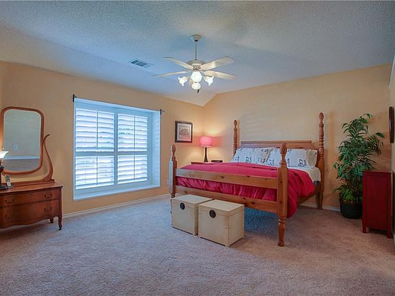 4th image of 418 Saddlebrook Dr