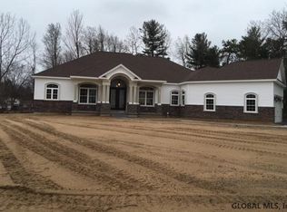 2 Carriage Hill Dr, Guilderland, NY 12303
