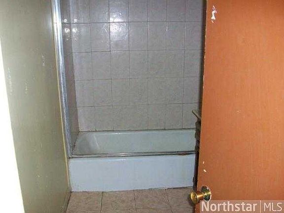 5th image of 802 26th Ave NE