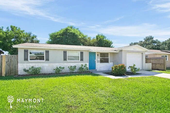 3 bed, 1.0 bath, 895 sqft, $1,945 — Photo 2