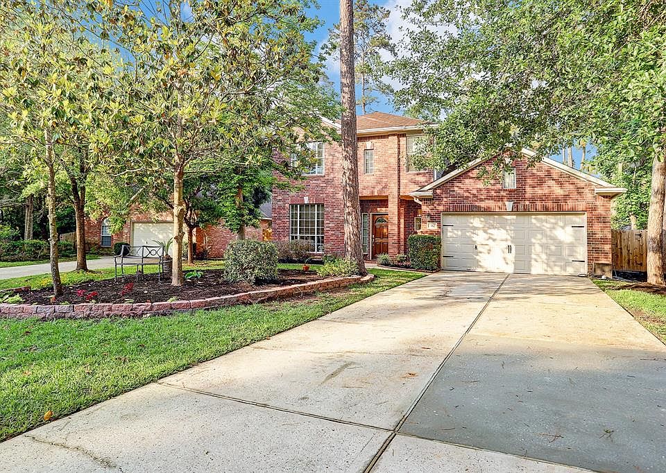 Welcome to your new home nestled amongst the trees in the Village of Alden Bridge.