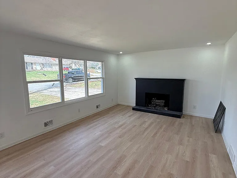 7205 Overton Ave — Photo 9