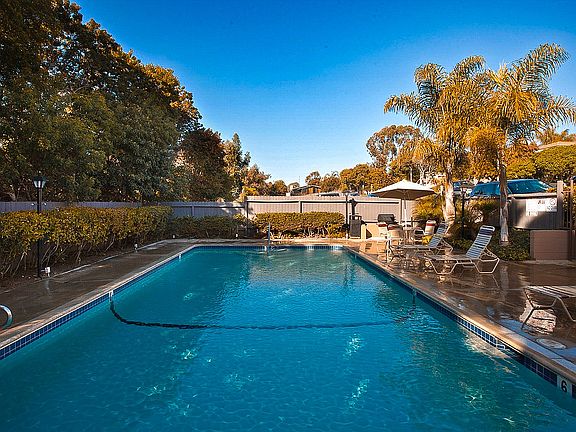 4th image of 833 S Cedros Ave #45
