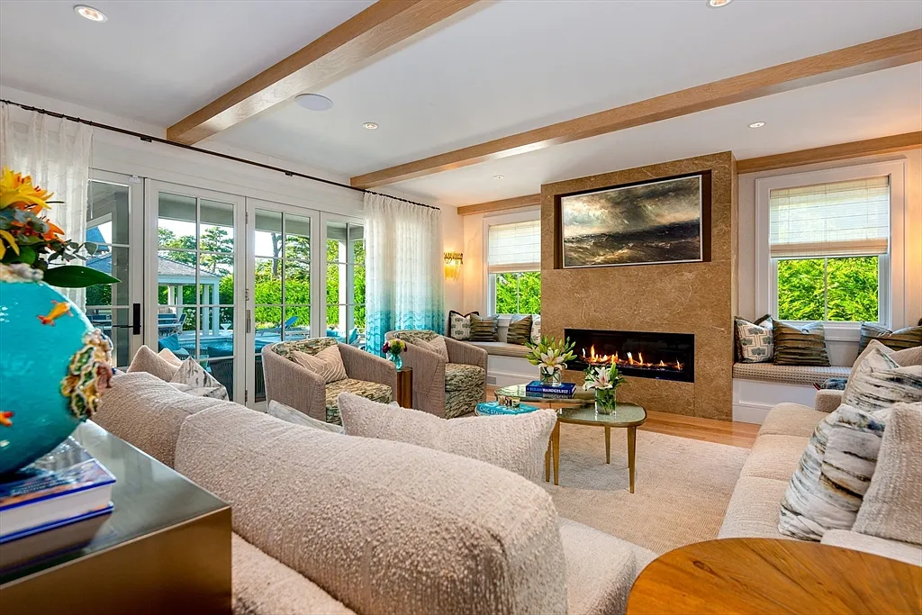 6 bed, 8.0 bath, 4228 sqft, $30,000 — Photo 2