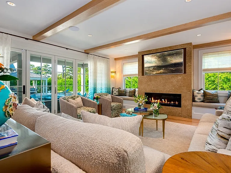 4 Ellens Way — Photo 2