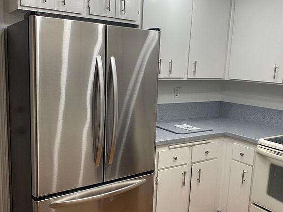 5th image of 3401 Bermuda Ave APT 25
