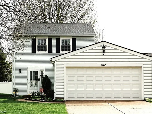 8867 Holly Ln, Olmsted Falls, OH 44138