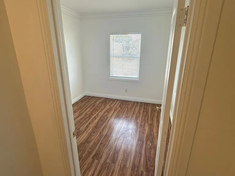 11406-11408 Berendo Ave — Photo 13